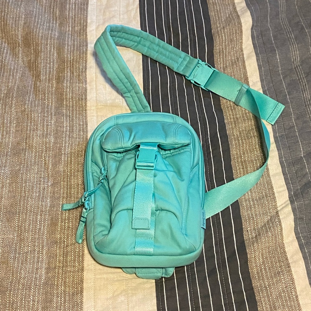 Vera Bradley Utility Sling Crossbody or Fanny pack in Great Condition